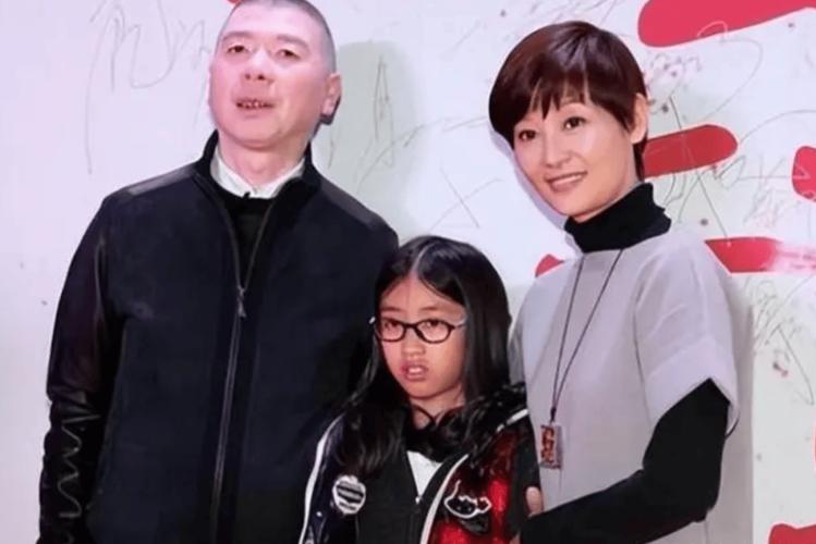 2025年澳门9点35分07和冯小刚养女高中毕业与冯小刚收养的女儿
